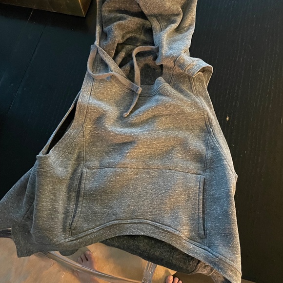 Alo crop tops and crop sweatshirts - Picture 3 of 4